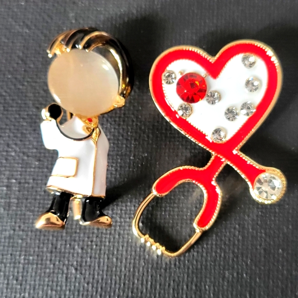 Cute Brooch Lot